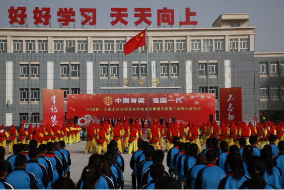 澳门雷锋心水网论坛,澳门雷锋心水网论坛，弘扬雷锋精神，共筑美好社区